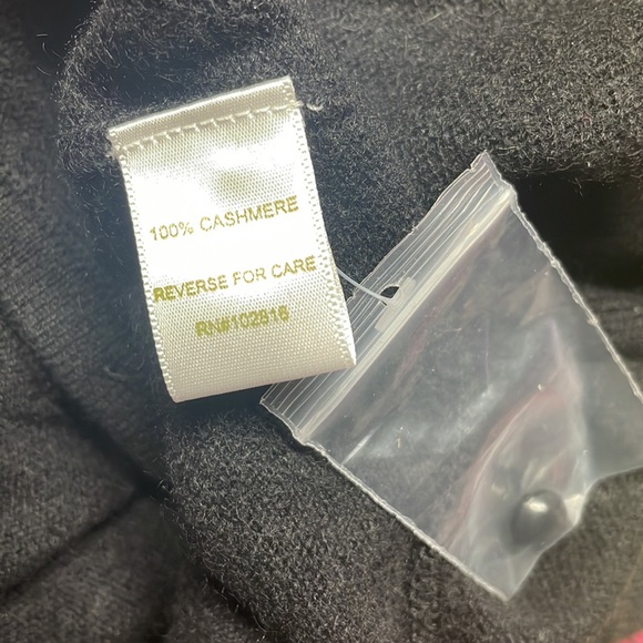 Cashmere carnigan sweater, great condition, lightly used - Picture 3 of 3